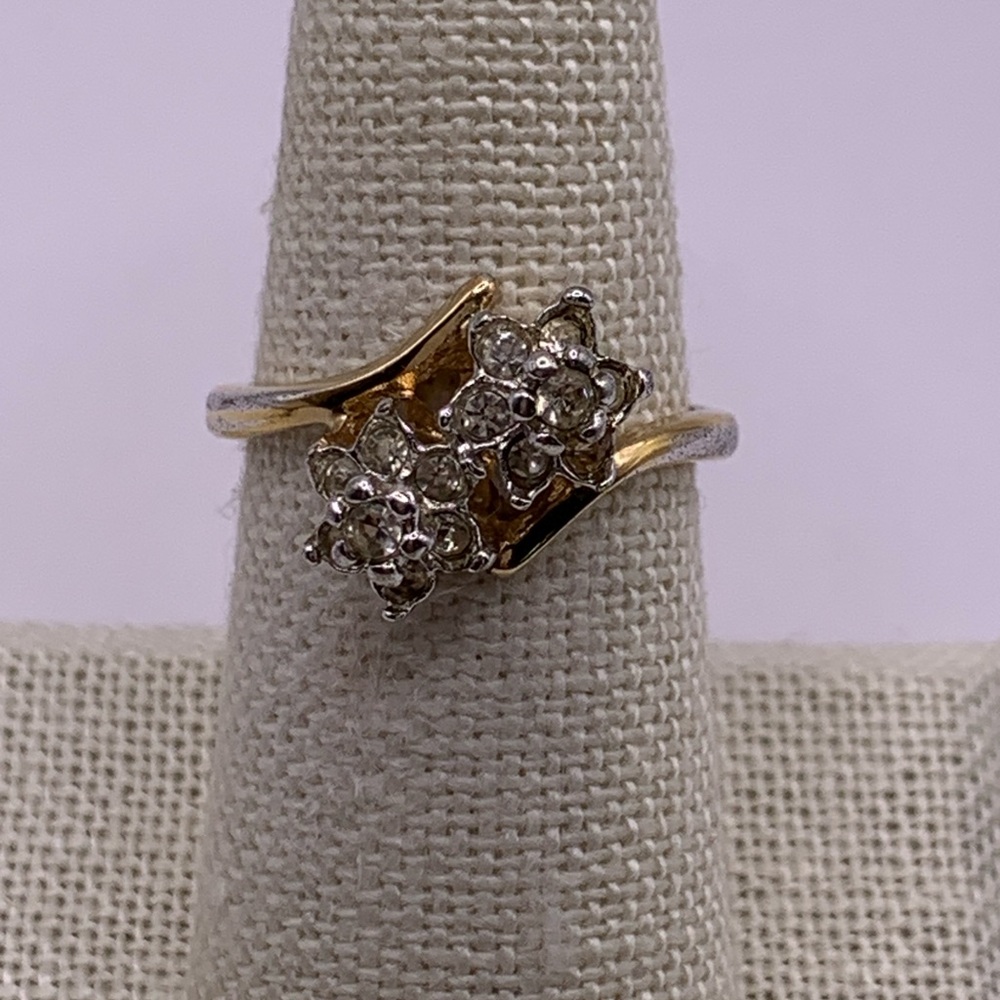 Elegant Gold and Crystal Floral Ring, Size 7.5 - Picture 4 of 5